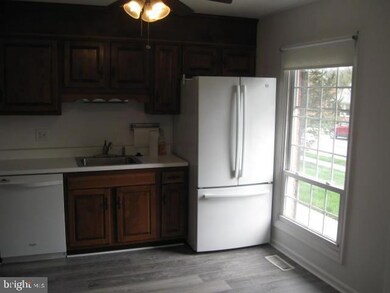 443 W Caracas Ave, Hershey, PA 17033 - photo 7