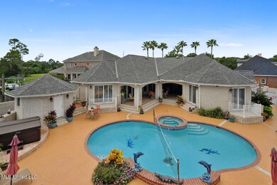 Saltwater Pool/hot tub