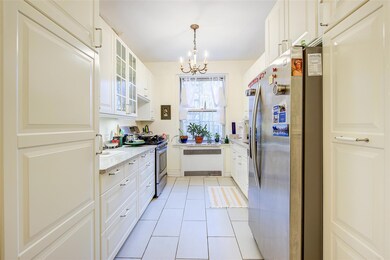 Hampton Court unit B3H, Richmond Hill, NY 11418 - photo 6