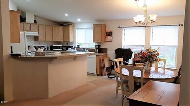 Kitchen & Dining