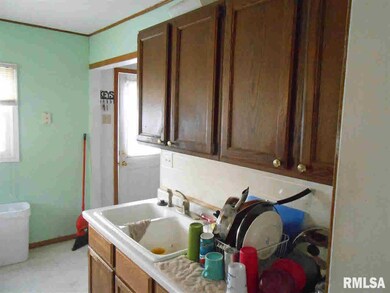 7503 Volquardsen Ave, Davenport, IA 52806 - photo 6