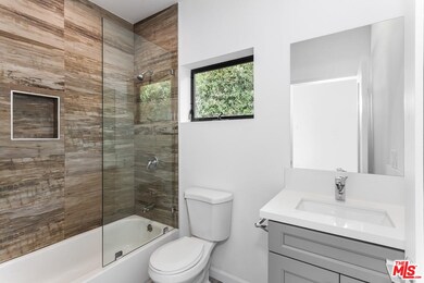 1906 S Palm Grove Ave unit 2, Los Angeles, CA 90016 - photo 6