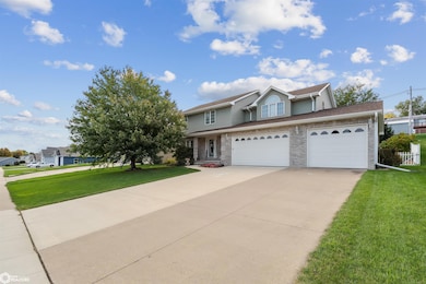 503 Thunderbird Dr, Marshalltown, IA 50158 - photo 2