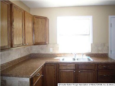 Pretty, light kitchen