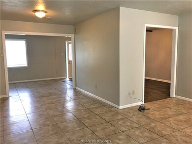 1213 S Ridgefield Cir, College Station, TX 77840 - photo 4