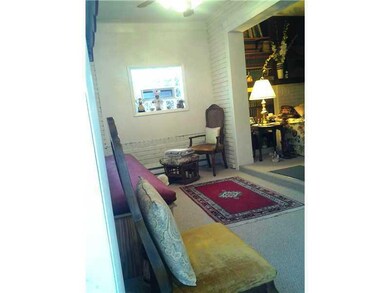 Entry/Foyer.