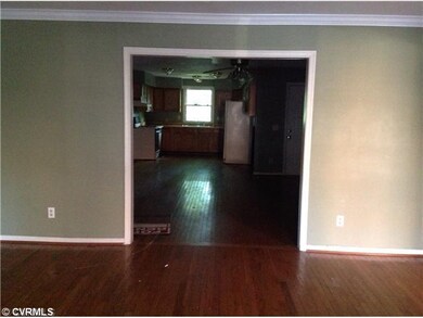 Living Room - Entering in From the Living Room wal