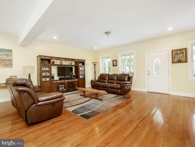 70 Jennifer Ln, Morrisville, PA 19067 - photo 6