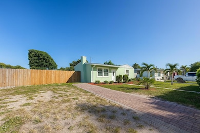 1027 Beech Rd, West Palm Beach, FL 33409 - photo 2