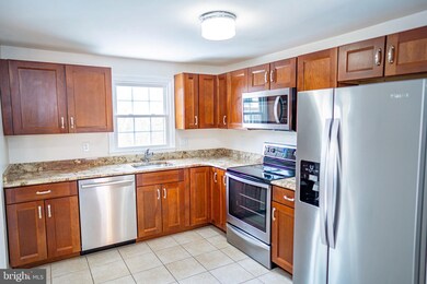 15302 Harmony Hill Ct, Centreville, VA 20120 - photo 6