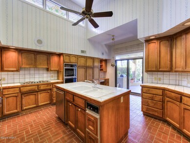 005_Kitchen & Breakfast Nook