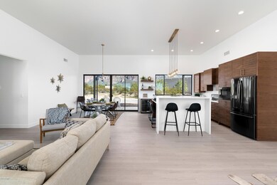 5017EBroadwayAve-19