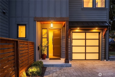 2512 NE 68th St, Seattle, WA 98115 - photo 2