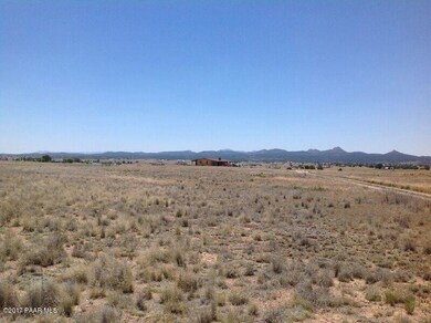 26817 N Sweet Pea Bud Ln, Paulden, AZ 86334 - photo 2