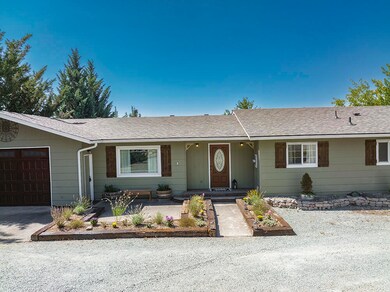799 Rainbow Dr, Grants Pass, OR 97526 - photo 2