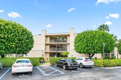 5370 Las Verdes Cir unit 2090, Delray Beach, FL 33484 - photo 2