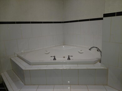 1263 Loyalville Outlet Rd, Harveys Lake, PA 18618 - photo 3