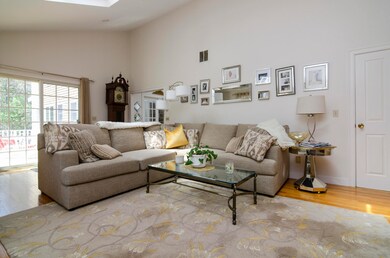 006-photo-family-room-7048853