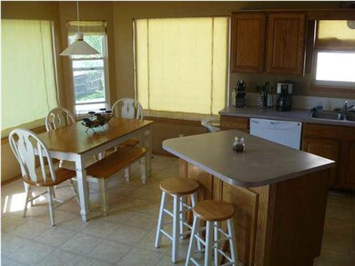 Spacious Kitchen - All appliances stay with the ho