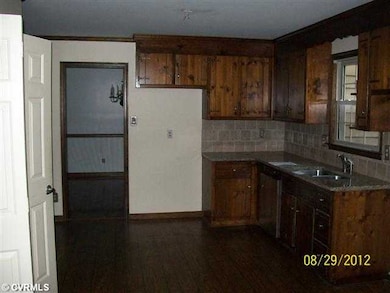 Kitchen - custom kitchen with granite