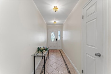 Long Foyer (Size: 13'2