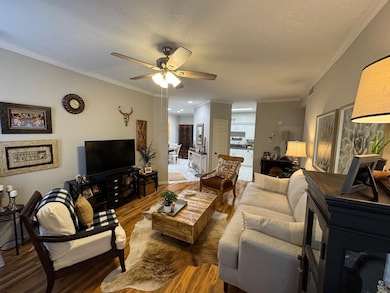 2011 Spenwick Dr unit 511, Houston, TX 77055 - photo 4