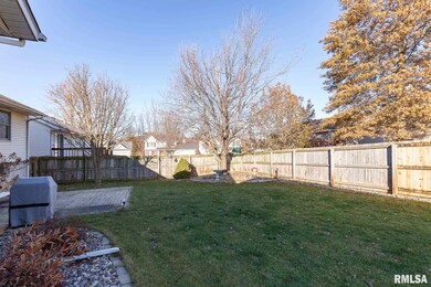6135 N Elmwood Ave, Davenport, IA 52806 - photo 6