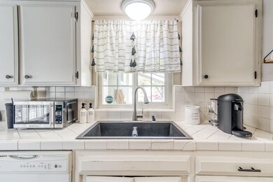 6482 N 8th St, Fresno, CA 93710 - photo 6