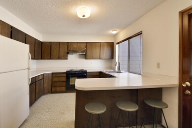 3a Ample Counter Space & Breakfast Bar