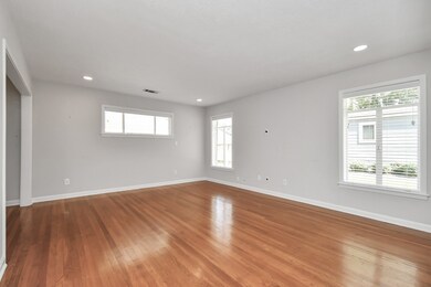 1054 W 41st St, Houston, TX 77018 - photo 4