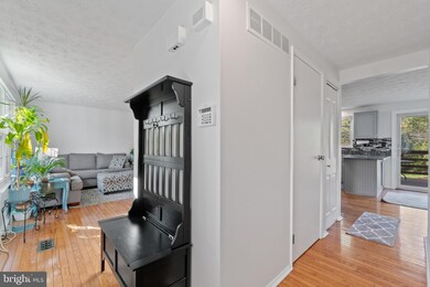 3022 Summershade Ct, Herndon, VA 20171 - photo 4