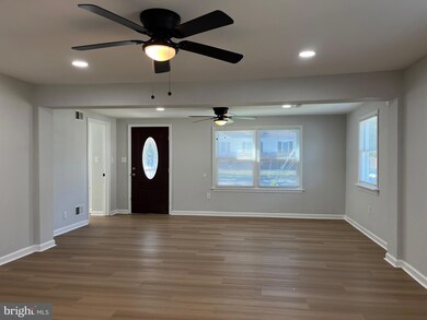 402 Maple Ave, Newport, DE 19804 - photo 2