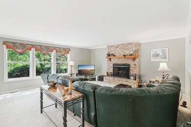 305 Buckingham Dr, Algonquin, IL 60102 - photo 4