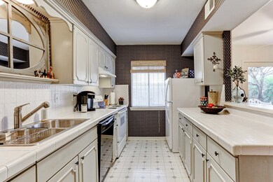 6335 Briar Rose Dr unit 146, Houston, TX 77057 - photo 6