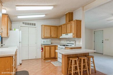 10_05_106n3950w_177001_Kitchen_LowRes