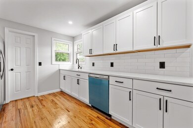 26 Rowena St, Worcester, MA 01606 - photo 2