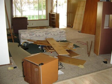 1287 Gardendale Ave, Medford, OR 97504 - photo 2