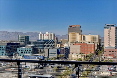 City view featuring a mountain view
