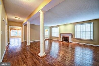 3204 Ox Meadow Ct, Herndon, VA 20171 - photo 6