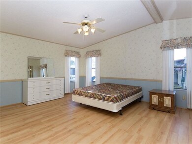 518 Sinclair Cir, Tavares, FL 32778 - photo 5