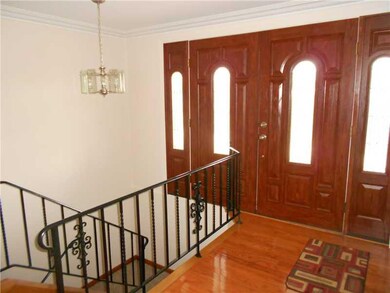Entry/Foyer.