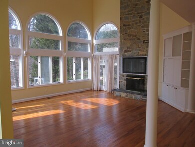 10324 Windsor View Dr, Potomac, MD 20854 - photo 3