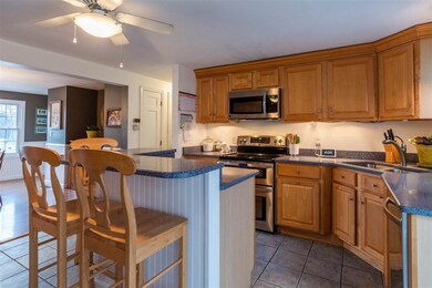 8 Seneca Dr, Nashua, NH 03062 - photo 5