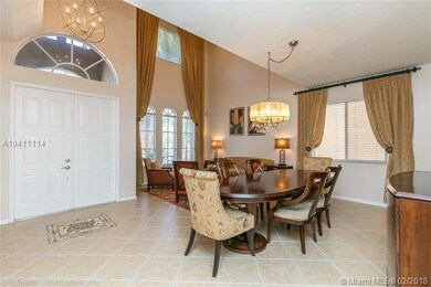 Large dining and entertaining space. Diagonal set 
