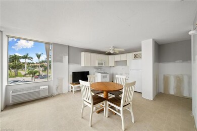 Tiled dining area with ceiling fan