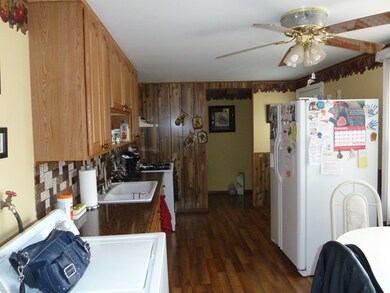 unlisted-address, Carpentersville, IL 60110 - photo 5