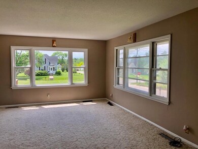 301 N 15th St, Marshalltown, IA 50158 - photo 2