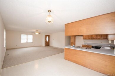 2193 Oklahoma Ct, Lincolnton, NC 28092 - photo 3