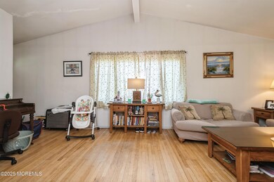 06_725GailDr_10002_LivingRoom_HiRes
