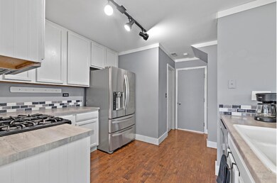 320 Wedgewood Cir, Lake In the Hills, IL 60156 - photo 6